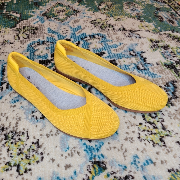 NWOB Clarks Cloudsteppers Carly Wish Washable Slip On Mustard Shoes Size 7.5 - Picture 2 of 7